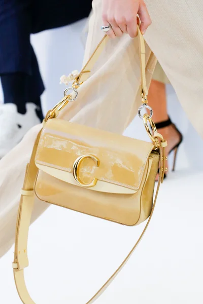 Look 99